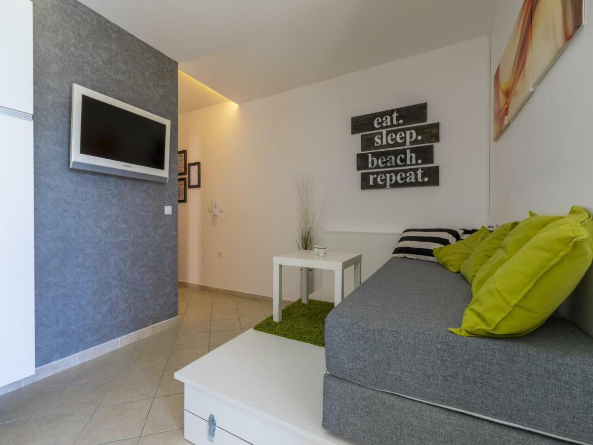 Apartment Color Green Dramalj Room photo